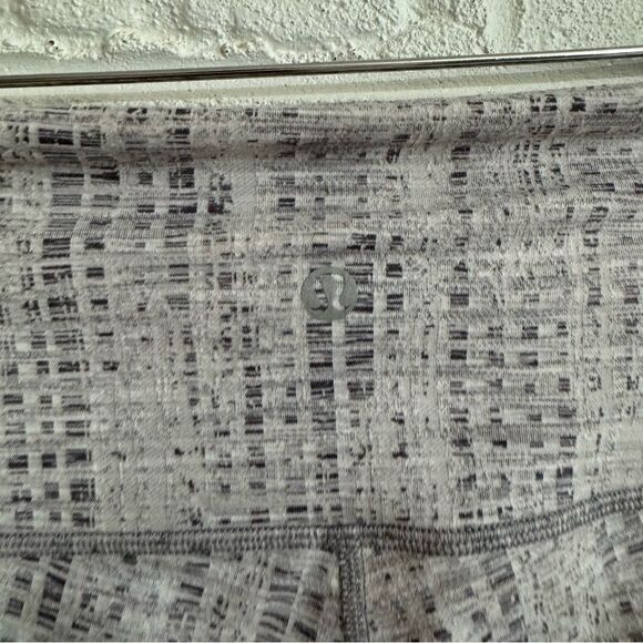 Lululemon Wunder Under Crop (High-Rise) *Luxtreme 21"
Action Jacquard Size 8 - Picture 3 of 6
